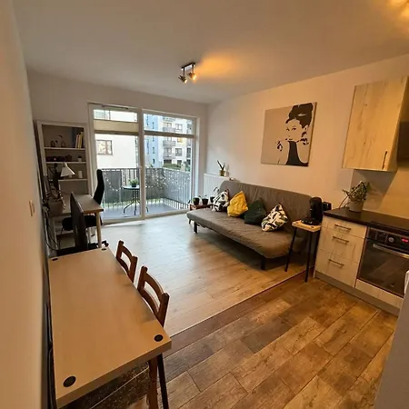 Cozy New With Balcony Daire