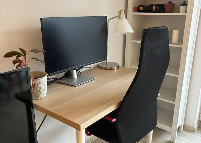 Cozy New With Balcony *