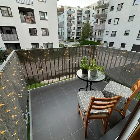 Cozy New With Balcony Apartment *