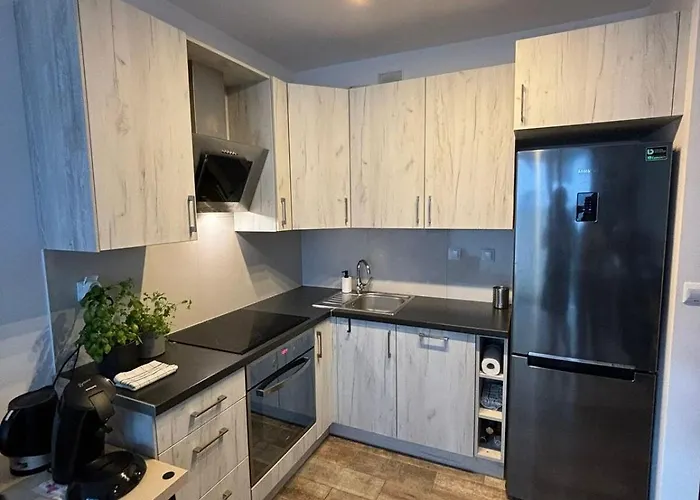 Cozy New With Balcony